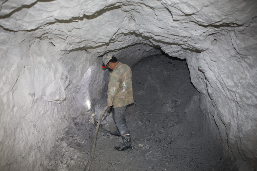 碳酸鈣廠家鉆探現場圖